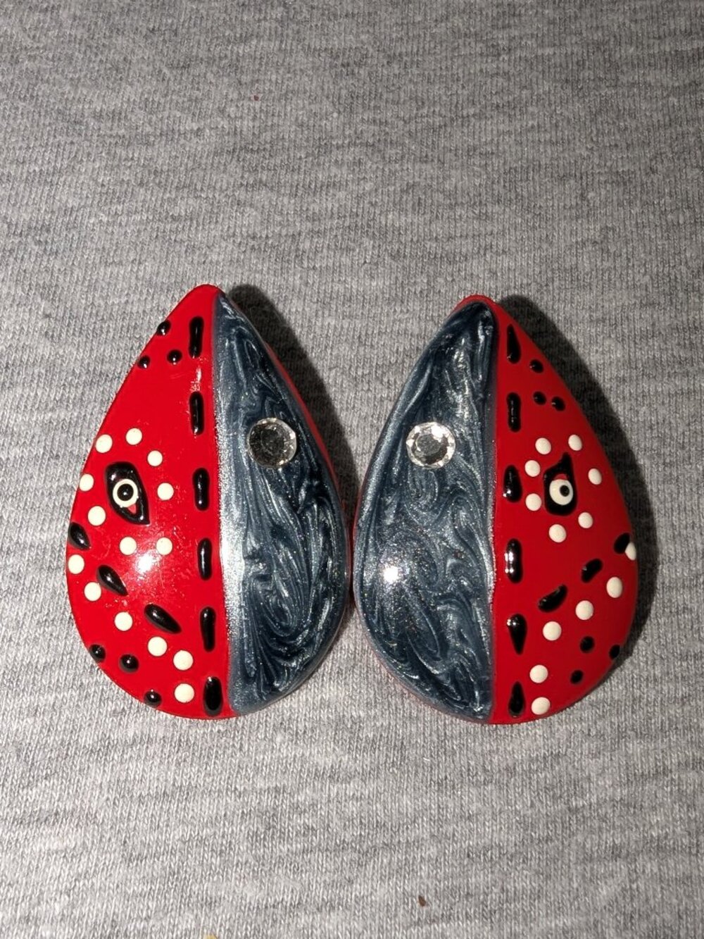 $2 with Bundle ~ Vintage Hand Painted Teardrop Earrings Red 6925